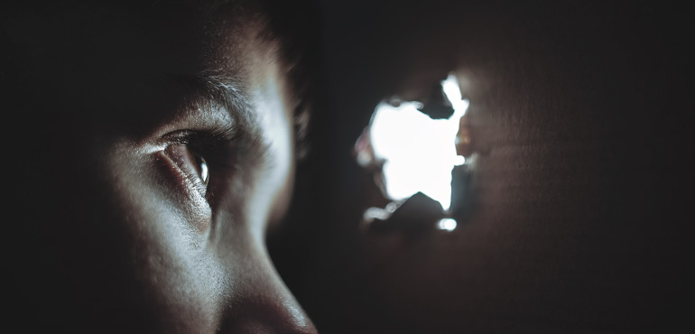 為什麼孩子說話時不看著我?那他很有可能是周邊視覺者!
