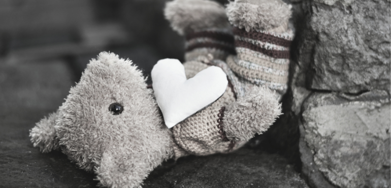 與思覺失調症的母親朝夕相處，中學一年級的小幸崩潰大喊：「救救我！」