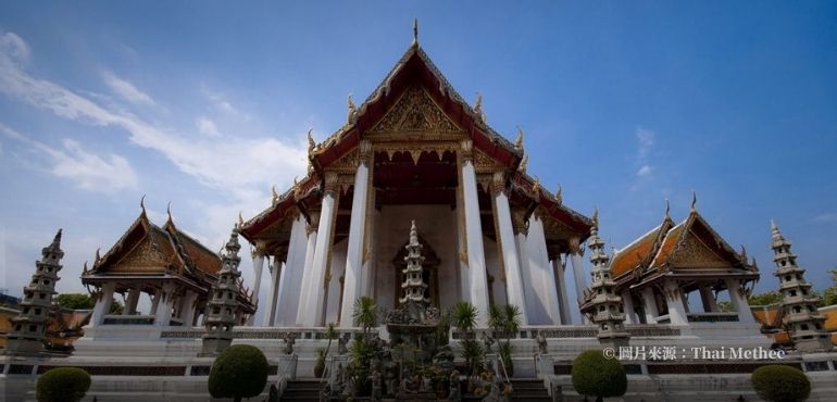 走進曼谷蘇泰寺:與百年壁畫共度一場靜謐的修行時光