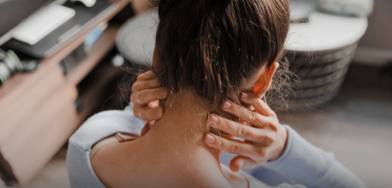 筋太緊、氣不通?中醫師教你3穴位+2拉筋法喚醒氣血循環!